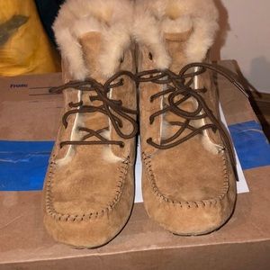 Uggs chickaree boots